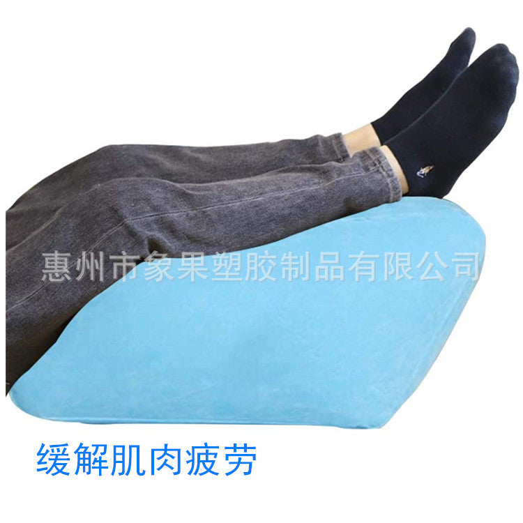 Spot inflatable flocked leg pillow portable inflatable leg pillow flocked PVC inflatable triangle leg cushion lazy leg pillow