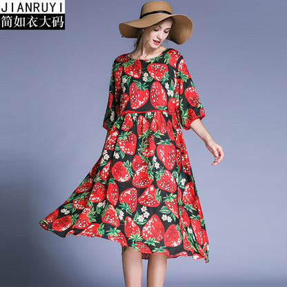 Europe and the United States loose large size women's fat mm2018 summer new style age-old castor strawberry print dress 6719