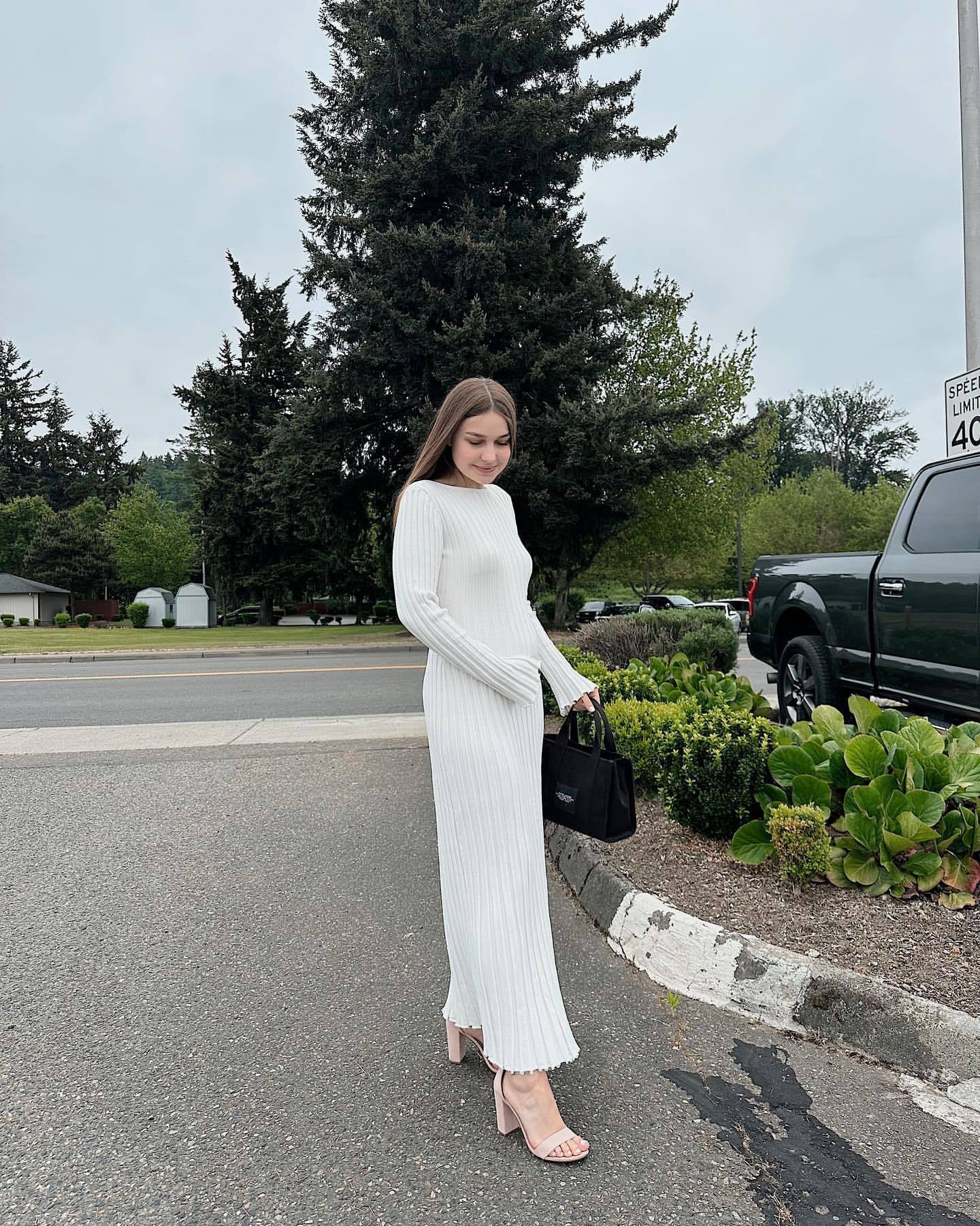 2023 cross-border autumn and winter new knitted dress casual waist round neck big pit strip slim knitted long skirt female