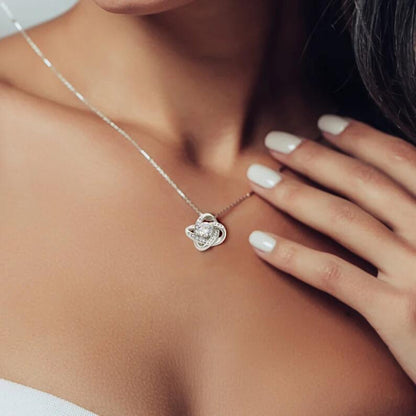 Cross-border new necklace women's clavicle chain simple four-leaf clover jewelry pendant eternal heart diamond jewelry with gift box